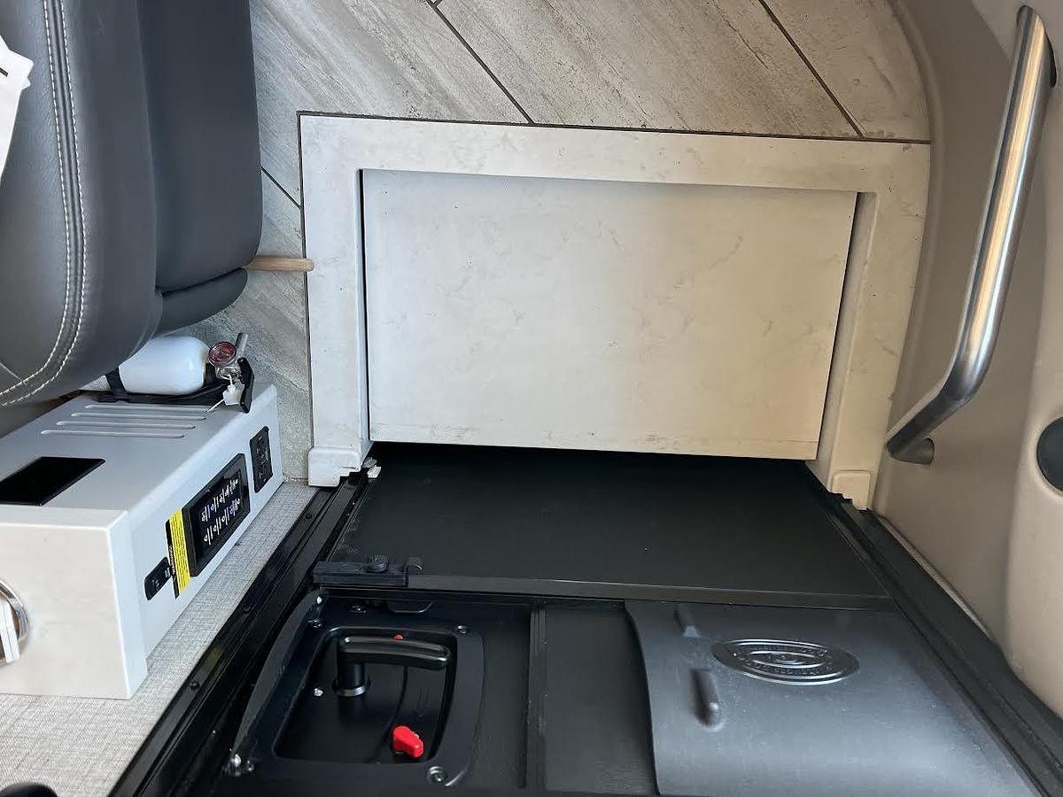 Used 2022 Fleetwood Discovery LXE 40M Class A Motorhome