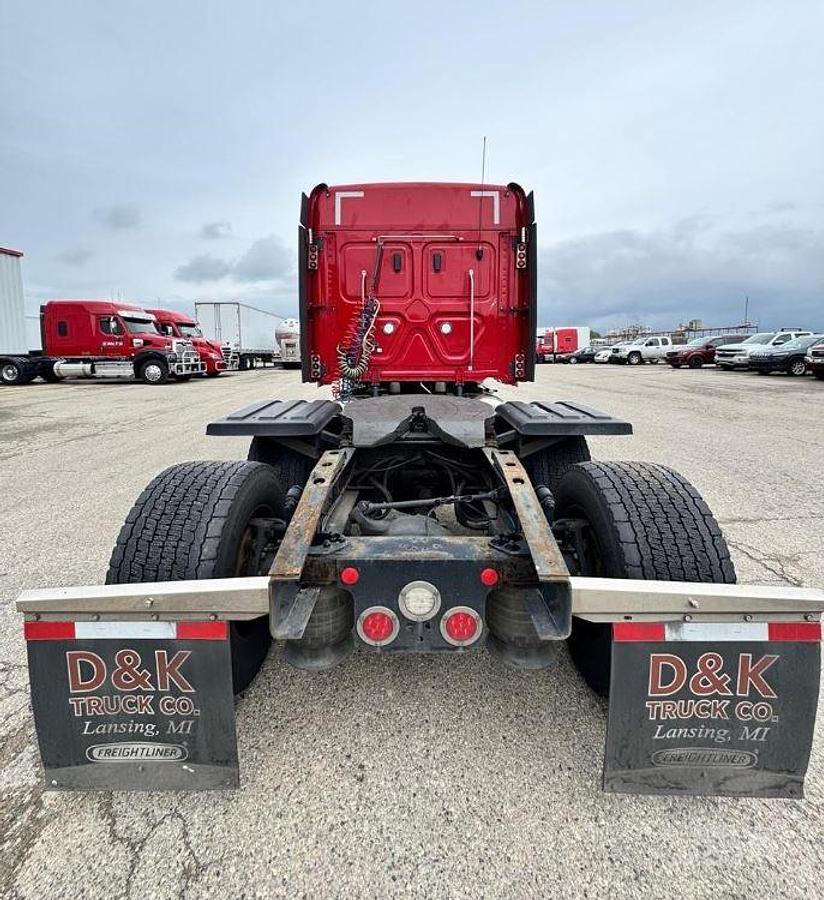 Used 2022 FREIGHTLINER CASCADIA 126