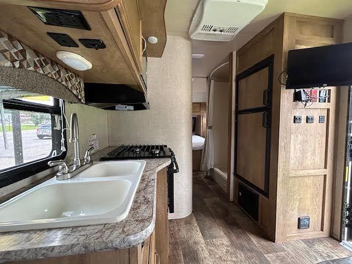 Used 2018 Gulf Stream Vista Cruiser 19ERD