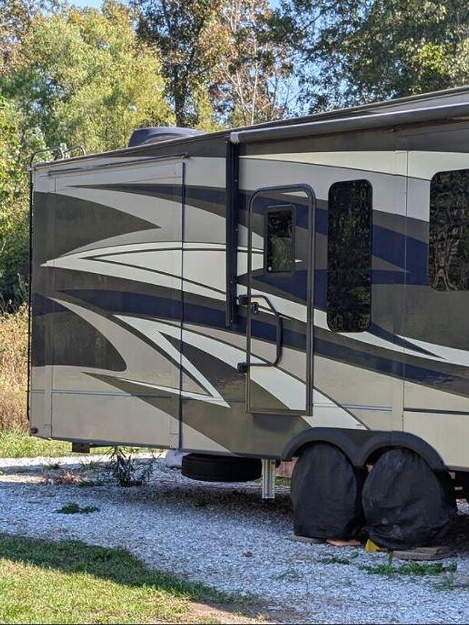 Used 2019 Keystone Alpine 3800FK