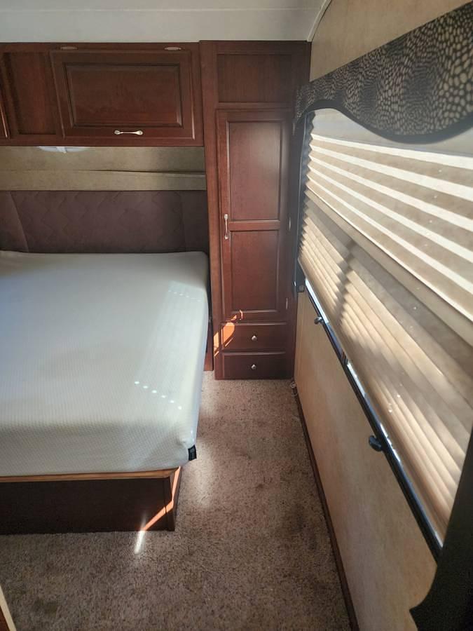 Used 2014 Evergreen Amped M28FS Toyhauler