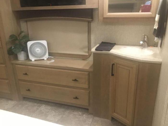 Used 2017 Crossroads Redwood RW4120GK