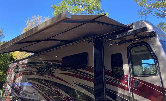 Used 2020 Fleetwood Discovery LXE 40M