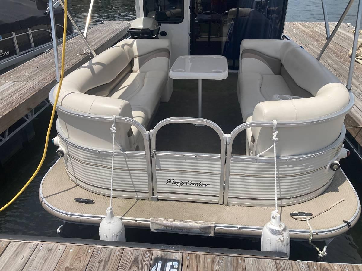 Used 2007 Suntracker Party Cruiser Regency