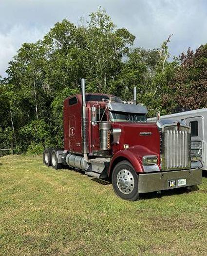 Used 2004 KENWORTH W900L