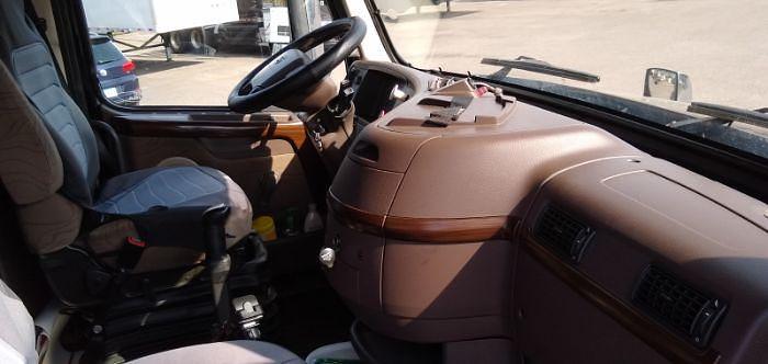 Used 2013 Volvo Sleeper Truck