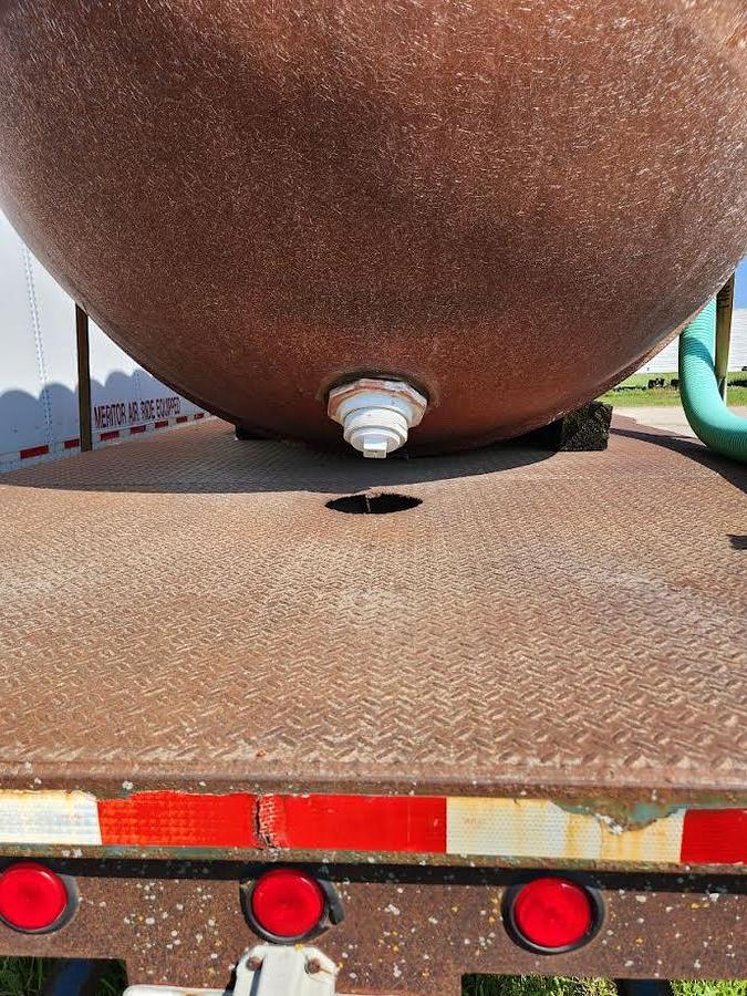 Used 1984 Fontaine Trailer with Dual Compartment Fiberglass Tank