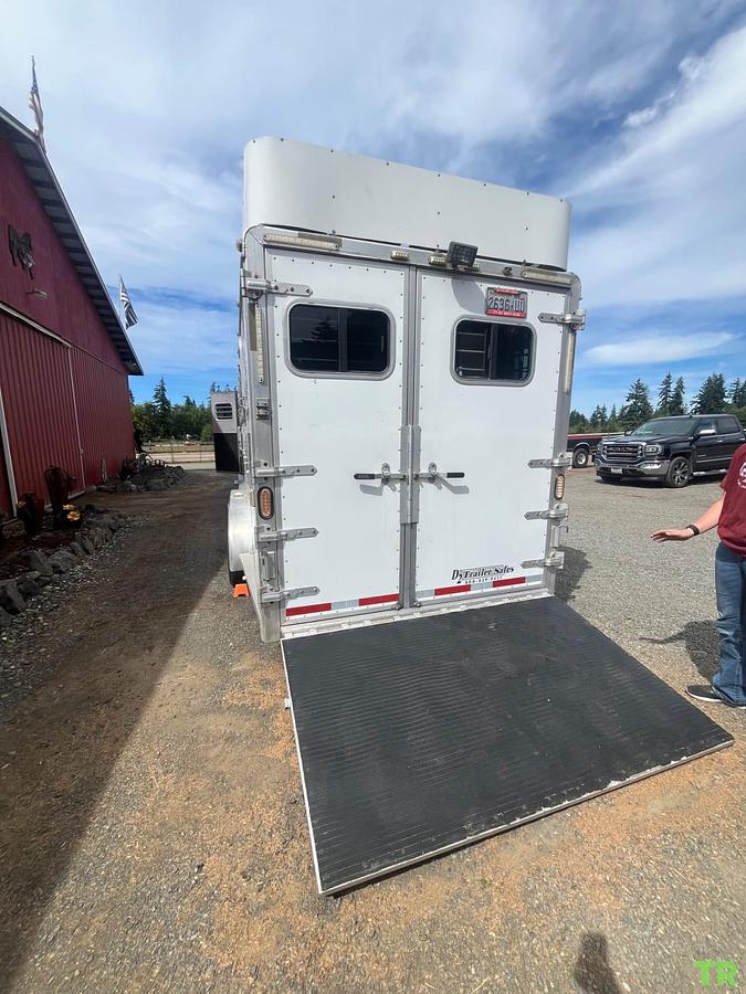 Used 2003 Exiss 6-Horse Gooseneck Trailer