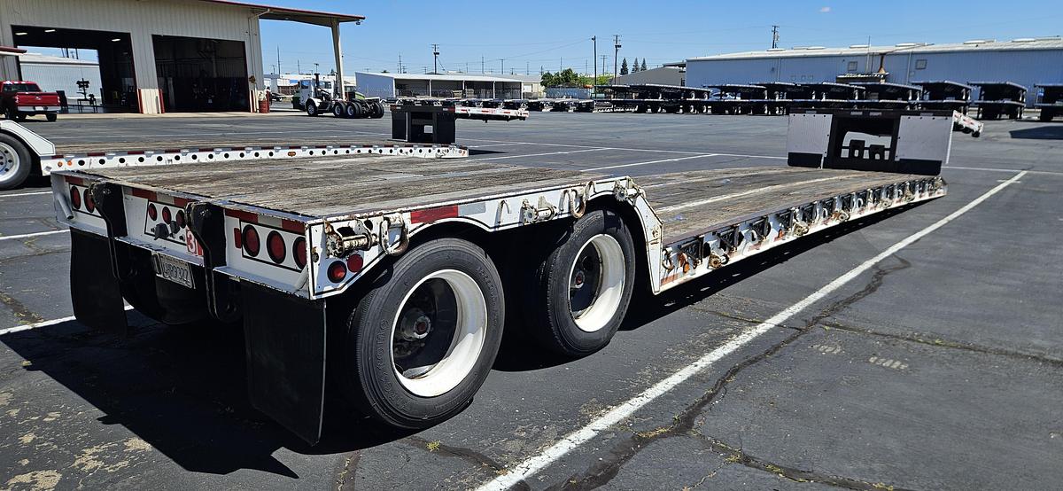 Used 2007 Fontaine 48' x 102" Removable Gooseneck Double Drop Lowbed