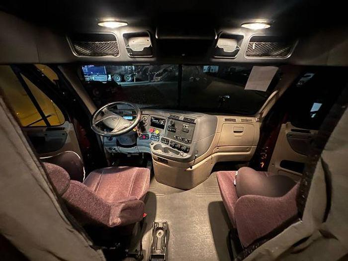 Used 2018 Freightliner Cascadia 125