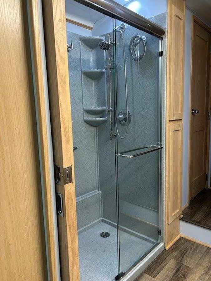 Used 2022 Space Craft V405 Fifth Wheel