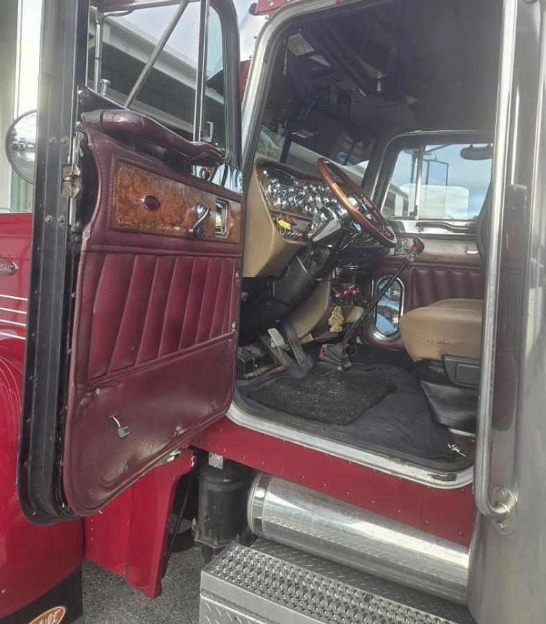 Used 2001 PETERBILT 379EXHD Conventional Sleeper Semi