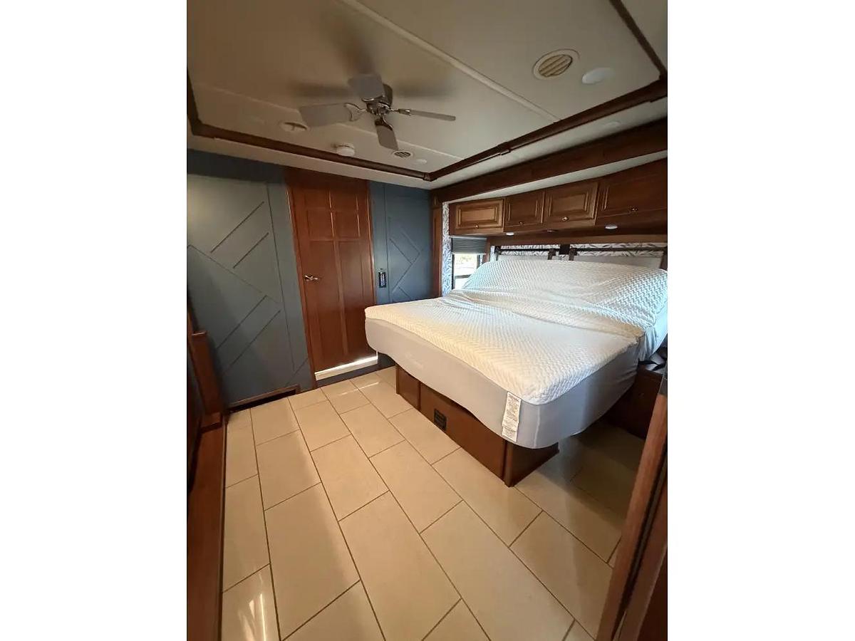 Used 2015 Winnebago Itasca Ellipse 42HD