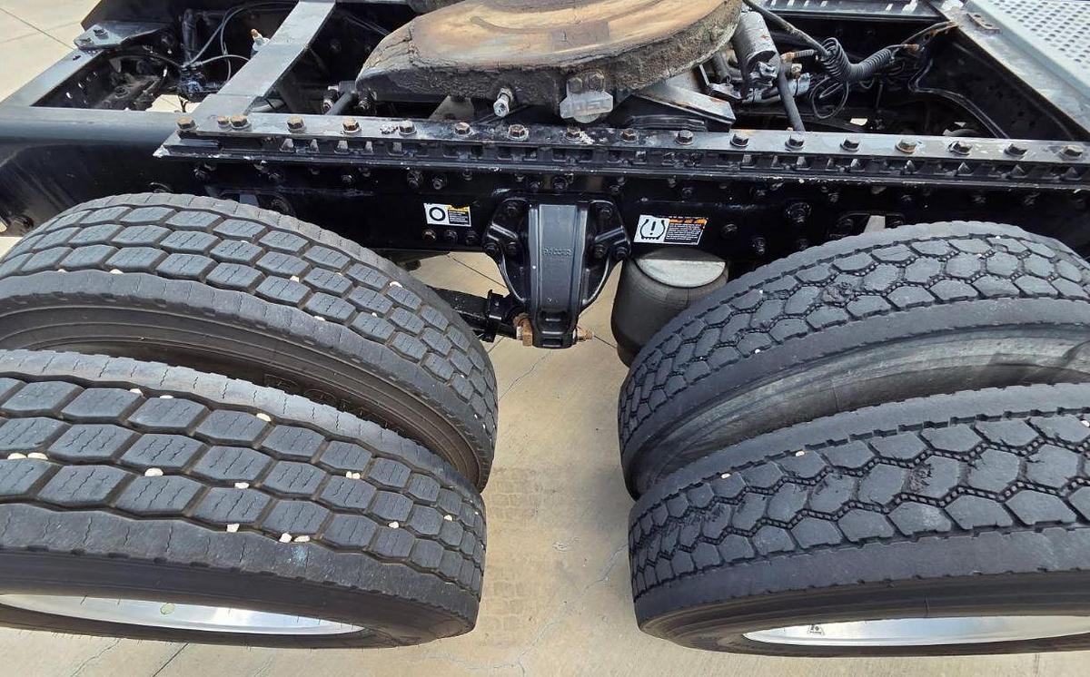 Used 2016 KENWORTH T660 Conventional Sleeper Semi