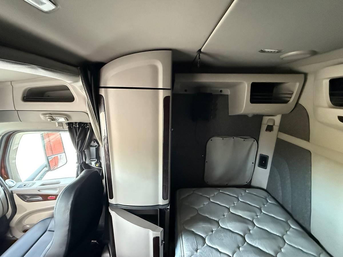 Used 2021 Peterbilt 579