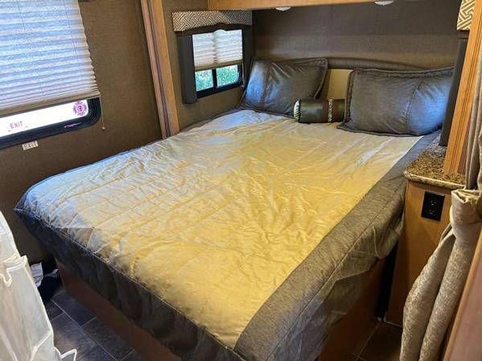 Used 2017 Thor Chateau 22B Class C RV