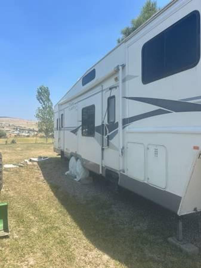 Used 2000 Fleetwood Quantum Fifth Wheel
