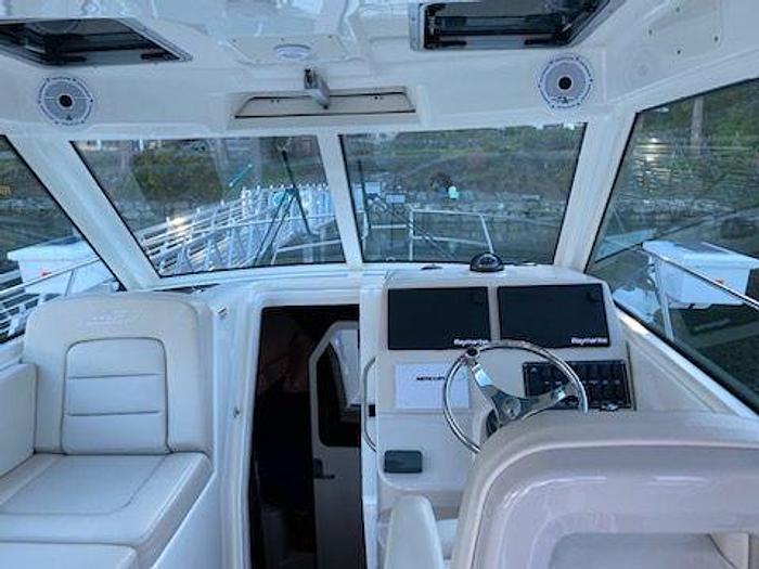 Used 2020 Boston Whaler 315 Conquest Pilot House