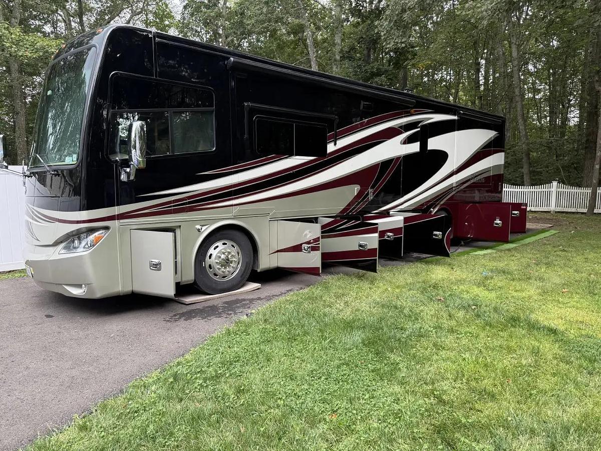 Used 2014 Tiffin Phaeton 36Gh