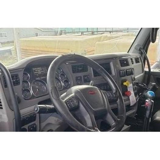 Used 2015 Peterbilt 579 Sleeper Truck