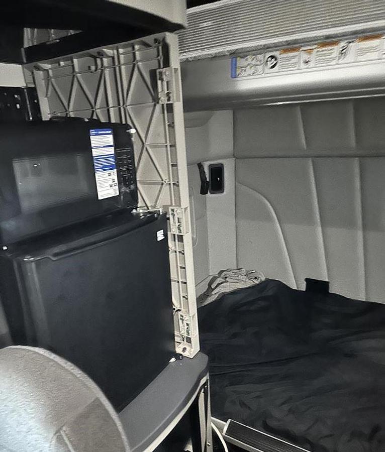 Used 2023 PETERBILT 579