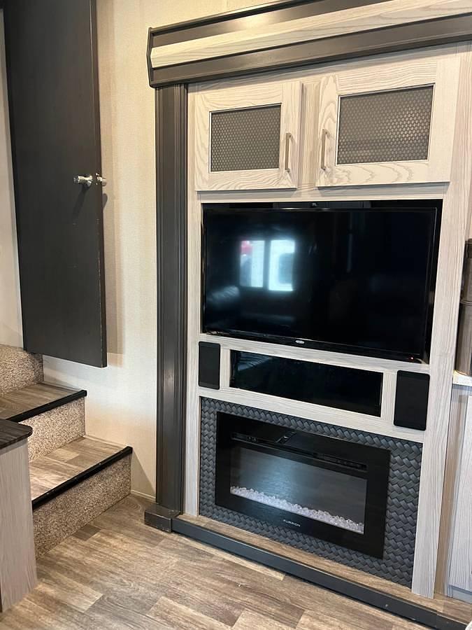 Used 2021 Keystone Montana High Country 351BH Fifth Wheel