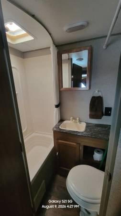 Used 2017 Keystone Springdale Summerland Series 33' Travel Trailer
