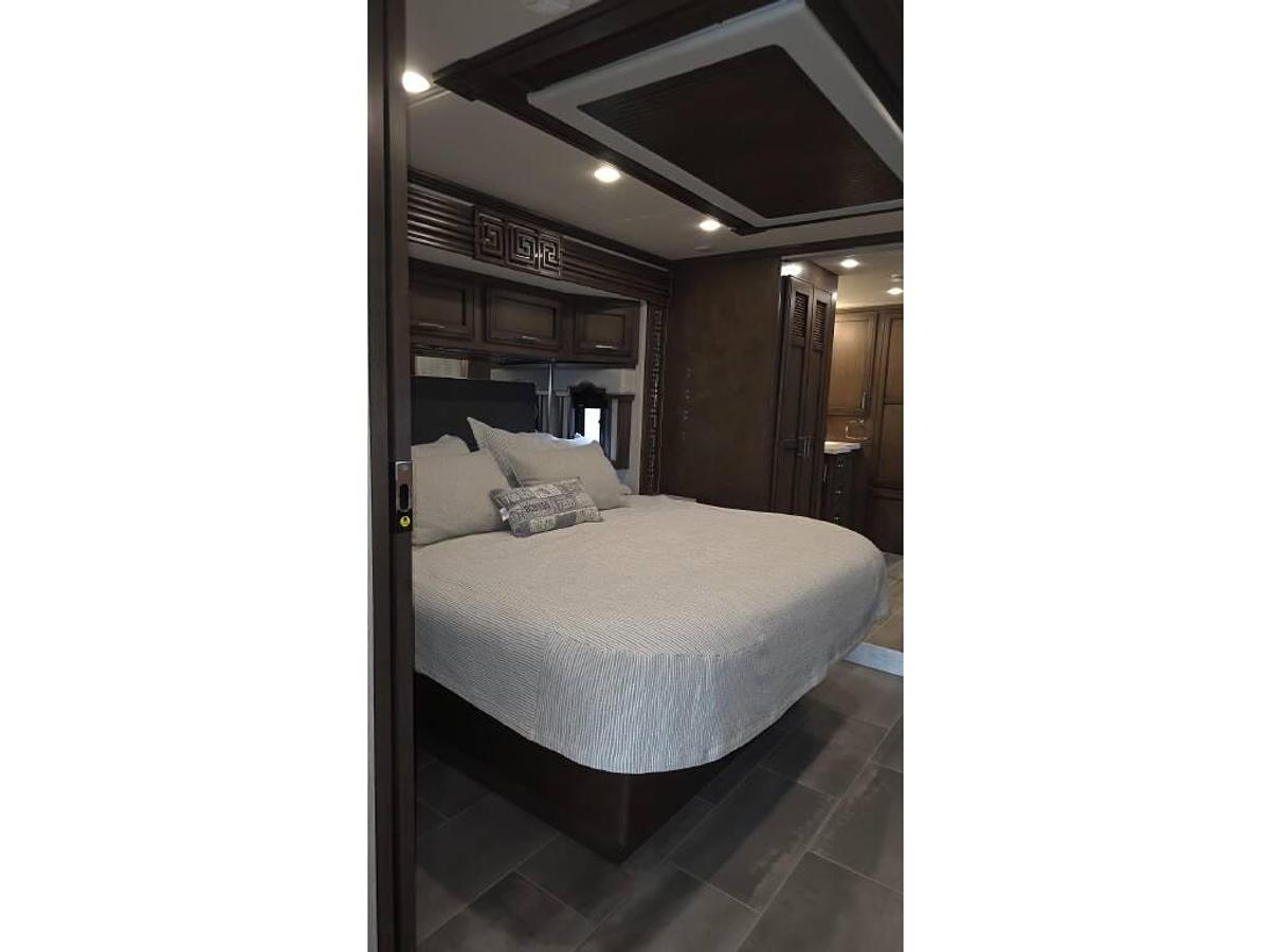 Used 2022 Newmar Ventana 4369