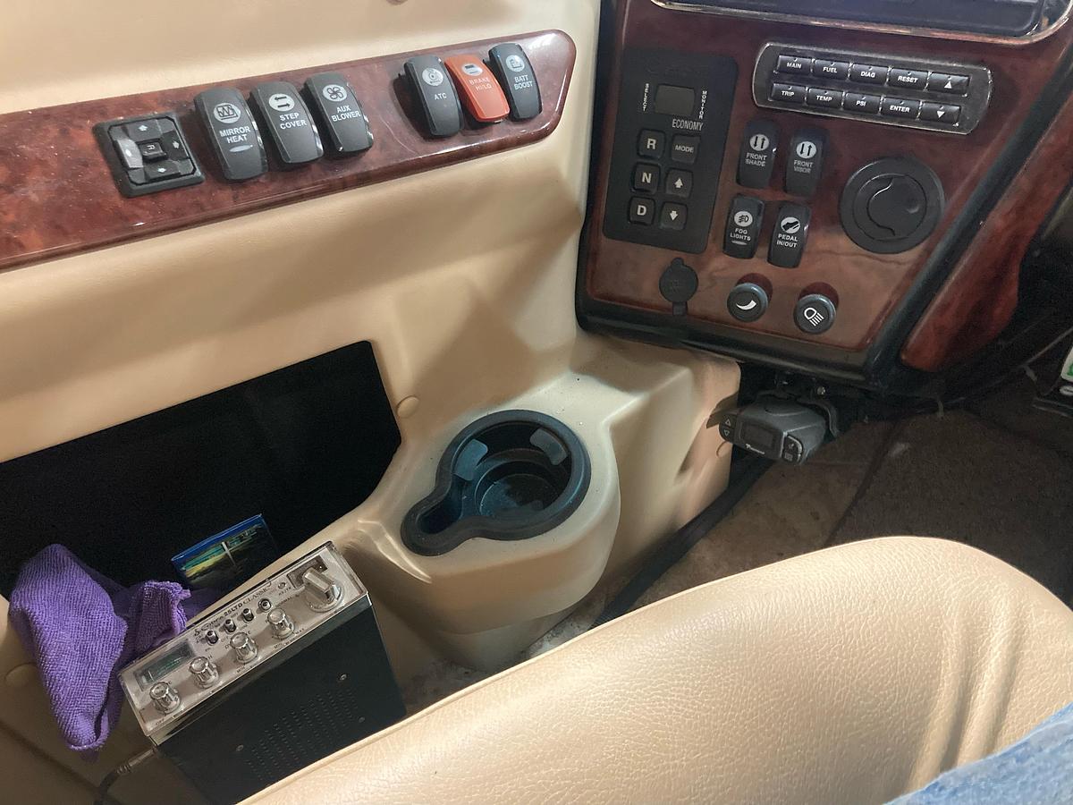 Used 2011 Monaco Camelot 43PKQ Class A Motorhome