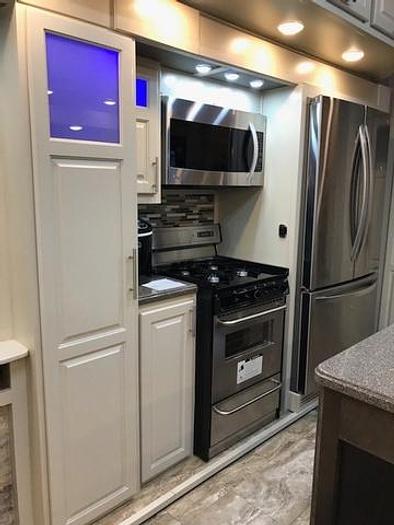 Used 2021 Luxe Gold 380GFB 5th Wheel