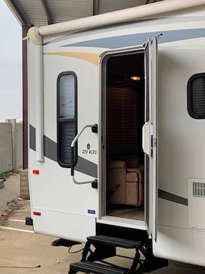 Used 2010 Jayco Eagle 320RLDS Travel Trailer