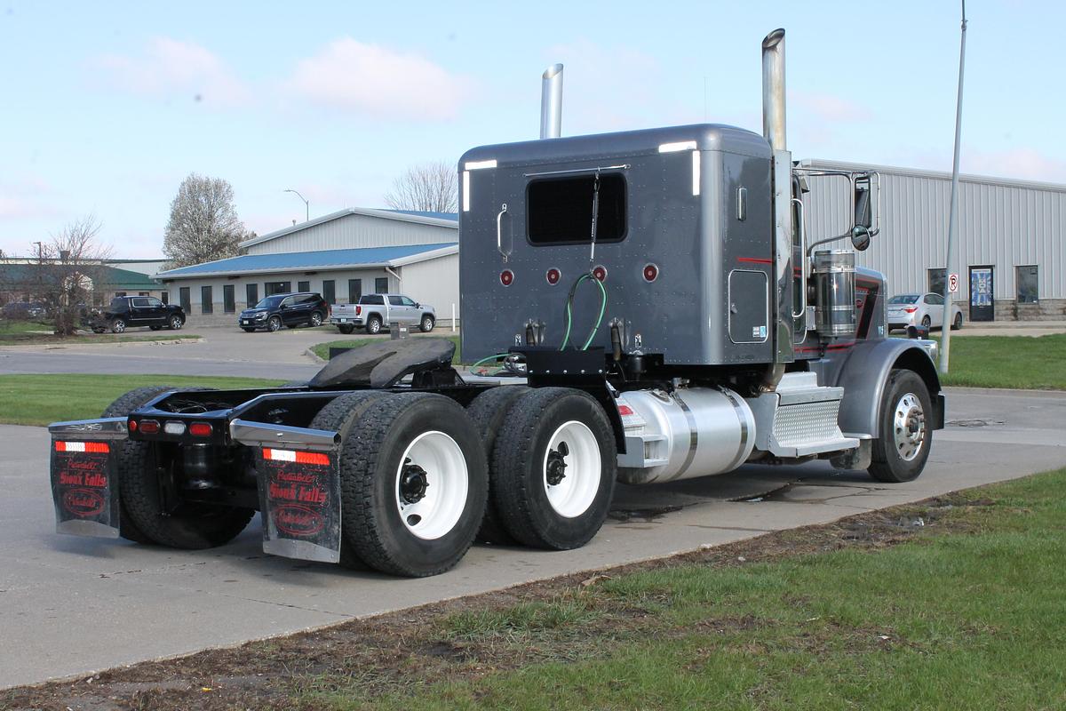 Used 2018 Peterbilt 389