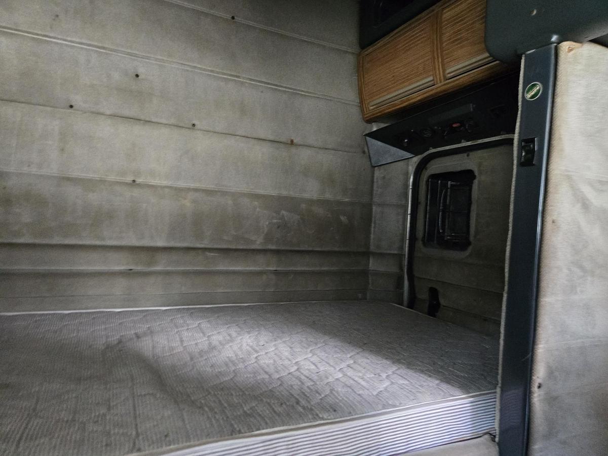 Used 1995 Peterbilt 379 Sleeper Semi Truck