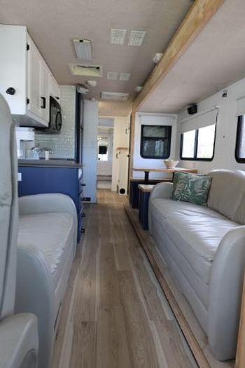 Used 2002 Fleetwood Discovery 37U