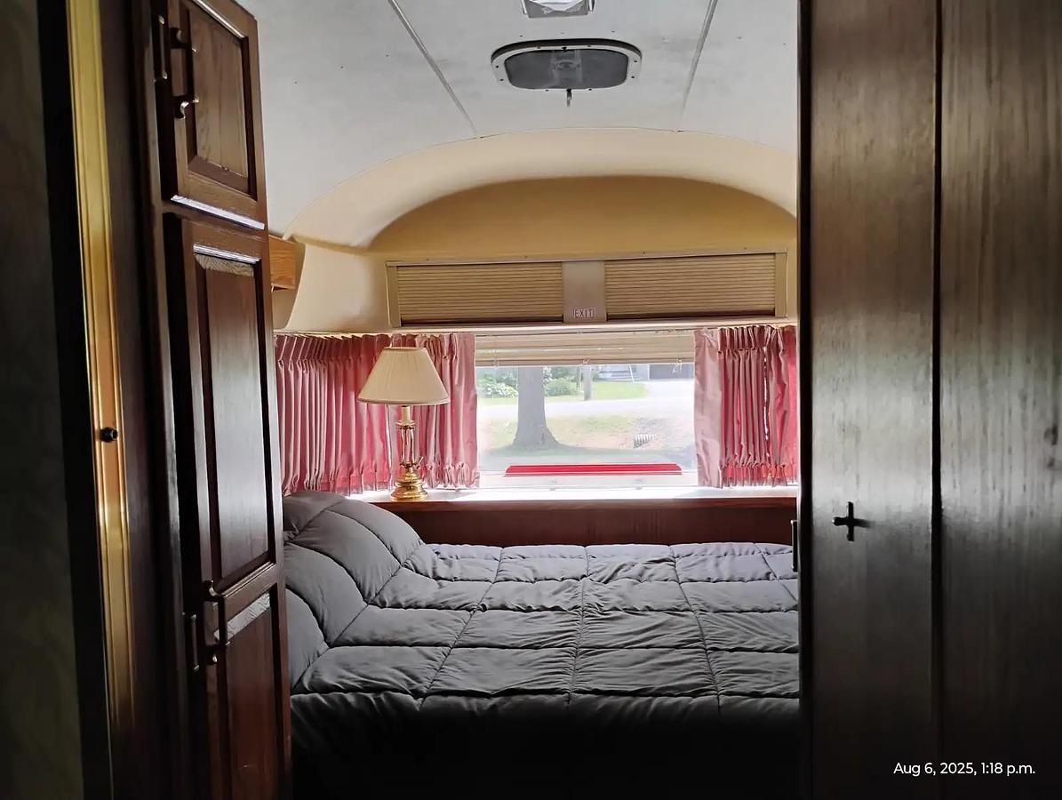 Used 1987 Airstream 34.5' Motorhome – 454 Chevrolet V8 – Automatic