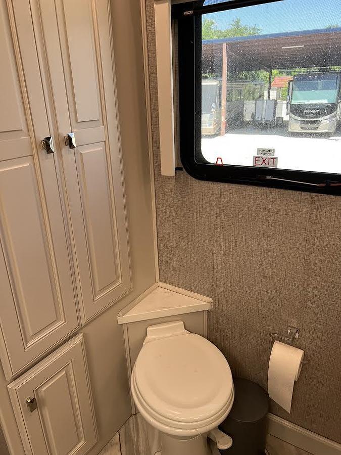 Used 2022 Fleetwood Discovery LXE 40M Class A Motorhome