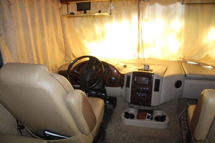 Used 2015 Thor Motor Coach Hurricane 27K