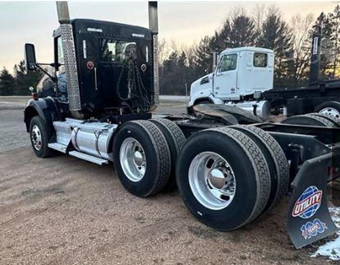 Used 2009 KENWORTH T800