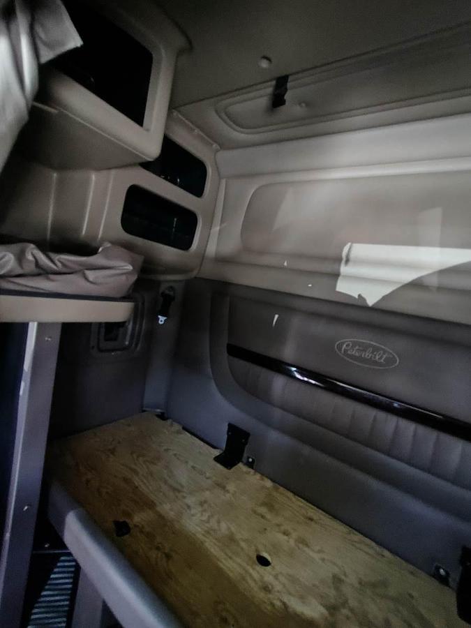 Used 2015 Peterbilt 389 Sleeper Semi Truck