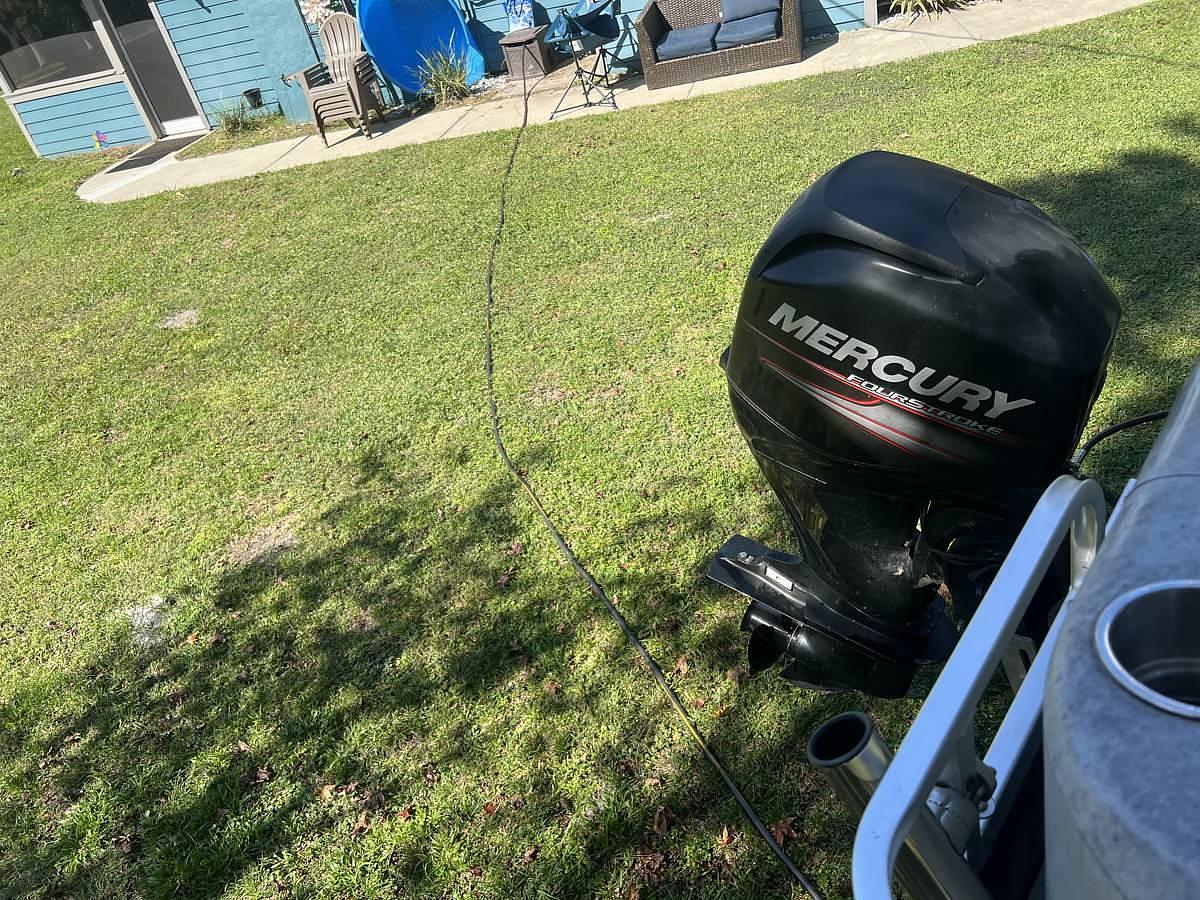 Used 2022 16 ft Tri-Toon Pontoon Tracker Boat