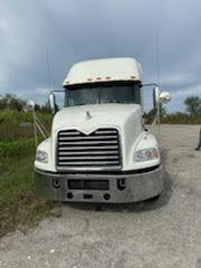 Used 2013 Mack Pinnacle