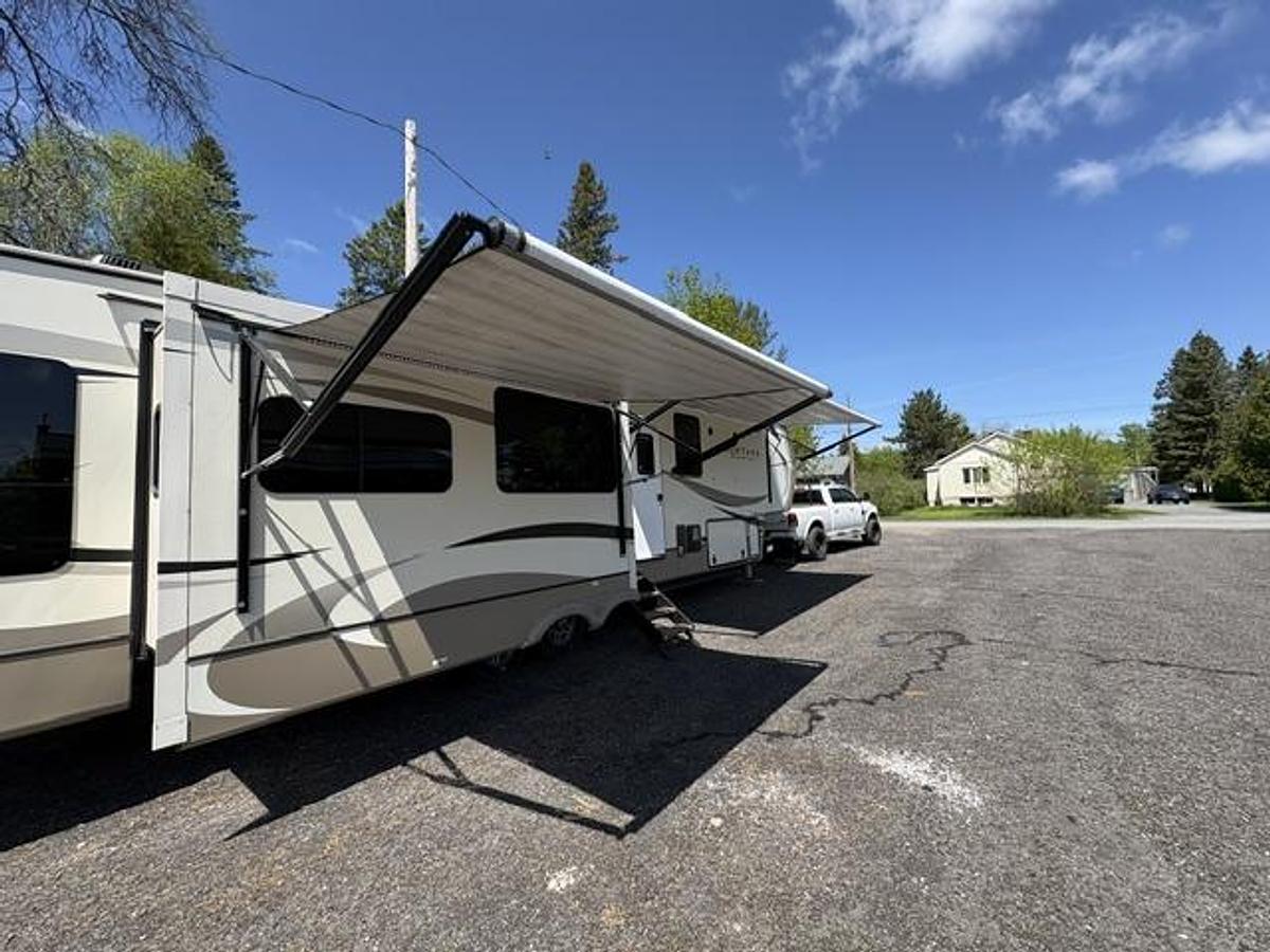 Used 2019 Keystone Montana Legacy Edition Series M-3930FB