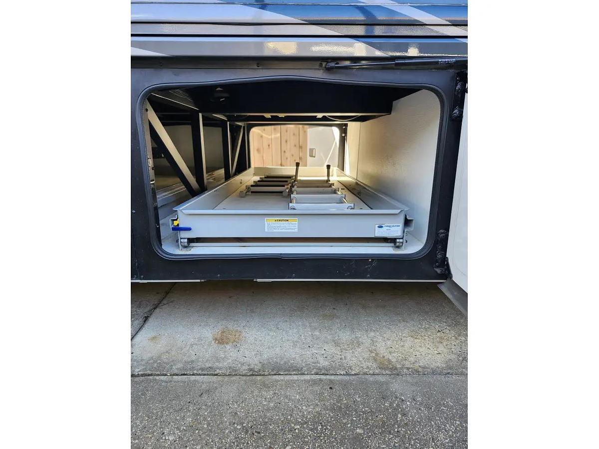 Used 2022 Fleetwood Discovery Lxe 44s