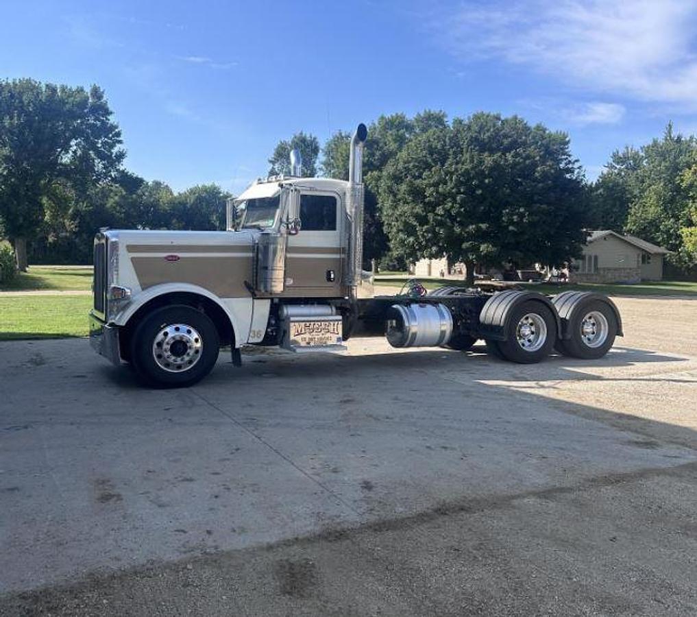 Used 2018 Peterbilt 389 Day Cab Truck