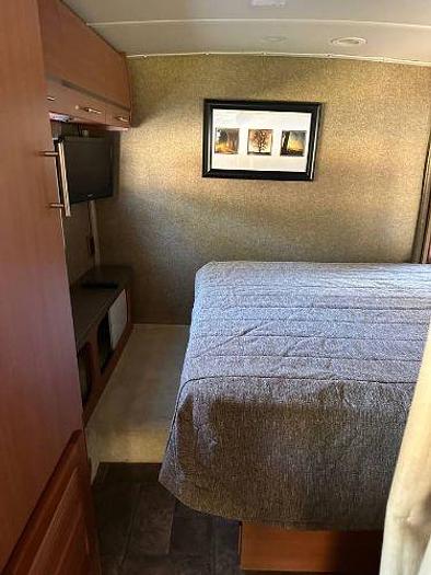 Used 2013 Winnebago Via 25Q