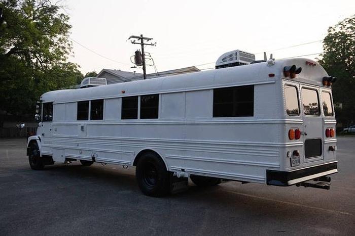 Used 2007 Freightliner FS-65 Digital Nomad Skoolie Motorhome