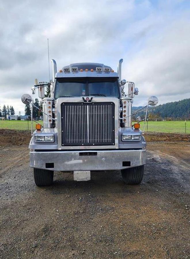 Used 2006 Western Star 4900 Conventional Sleeper Cab