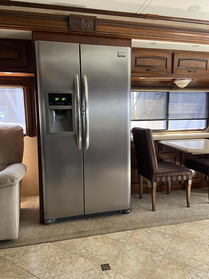 Used 2011 Monaco Camelot 43PKQ Class A Motorhome