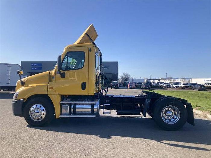Used 2015 Freightliner Cascadia