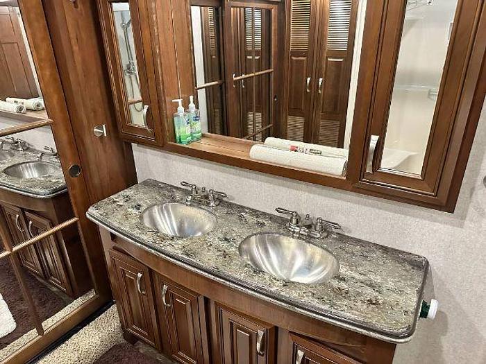 Used 2016 Jayco Pinnacle 36FBTS